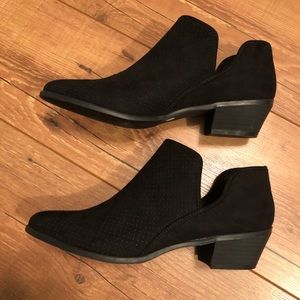 Madeline Girl Thistle sz 10M Black Ankle Bootie NWOB